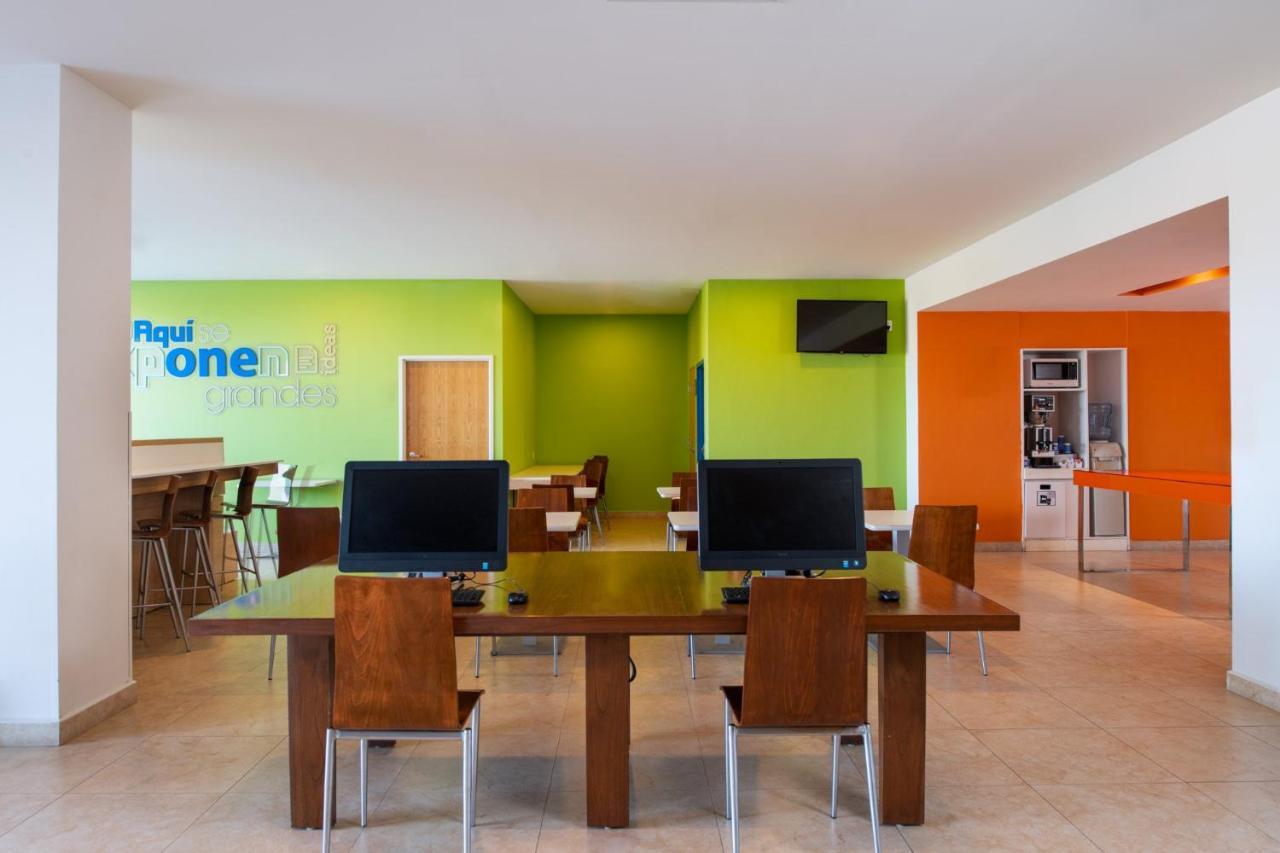 One Puerto Vallarta Aeropuerto Экстерьер фото